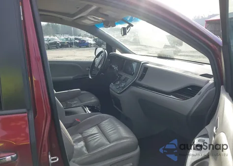 2016 Toyota Sienna Xle 8 Passenger z USA, uszkodzony, nr VIN 5TDYK3DC3GS692619